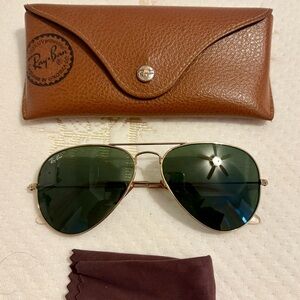 Ray-Ban Aviator Sunglasses with Green Lenses and Brown Case